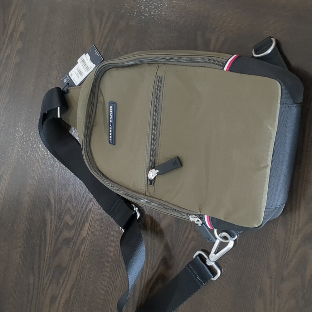 BNWT Tommy Hilfiger sling bag